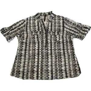 Cathy Women’s Blouse Top Size Large Stretch Black White Roll Tab Short Sleeves